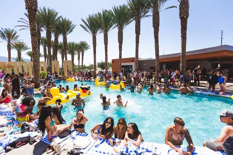 Outdoor hospitality equipment for clubs and recreational properties