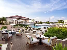 Mobile outdoor furniture for hospitality events and receptions